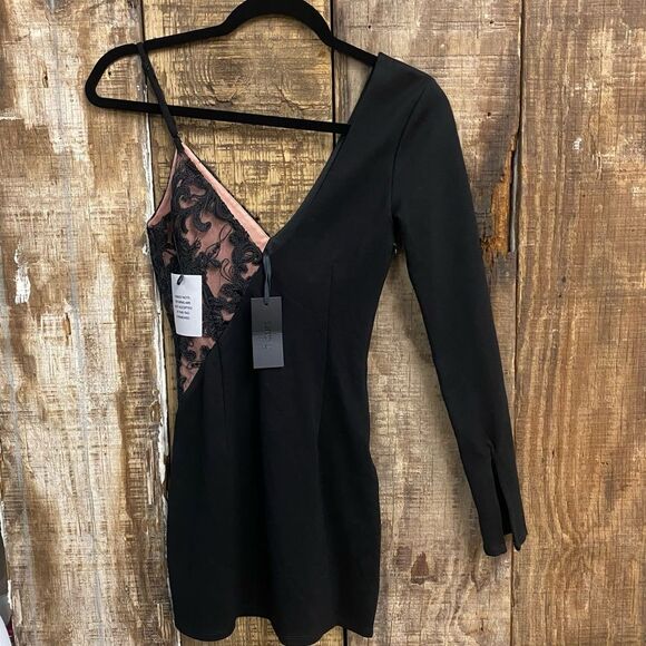 H:ours Keegan Dress Black Noir
One-Shoulder mini Lace Detail Revolve XS - Picture 11 of 11